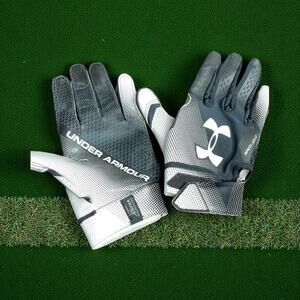 Under Armour UA Spotlight NFL Football Gloves 1304698 Wide Receiver Black Small